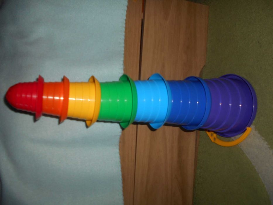 Пирамидка из ведерок сомбреро