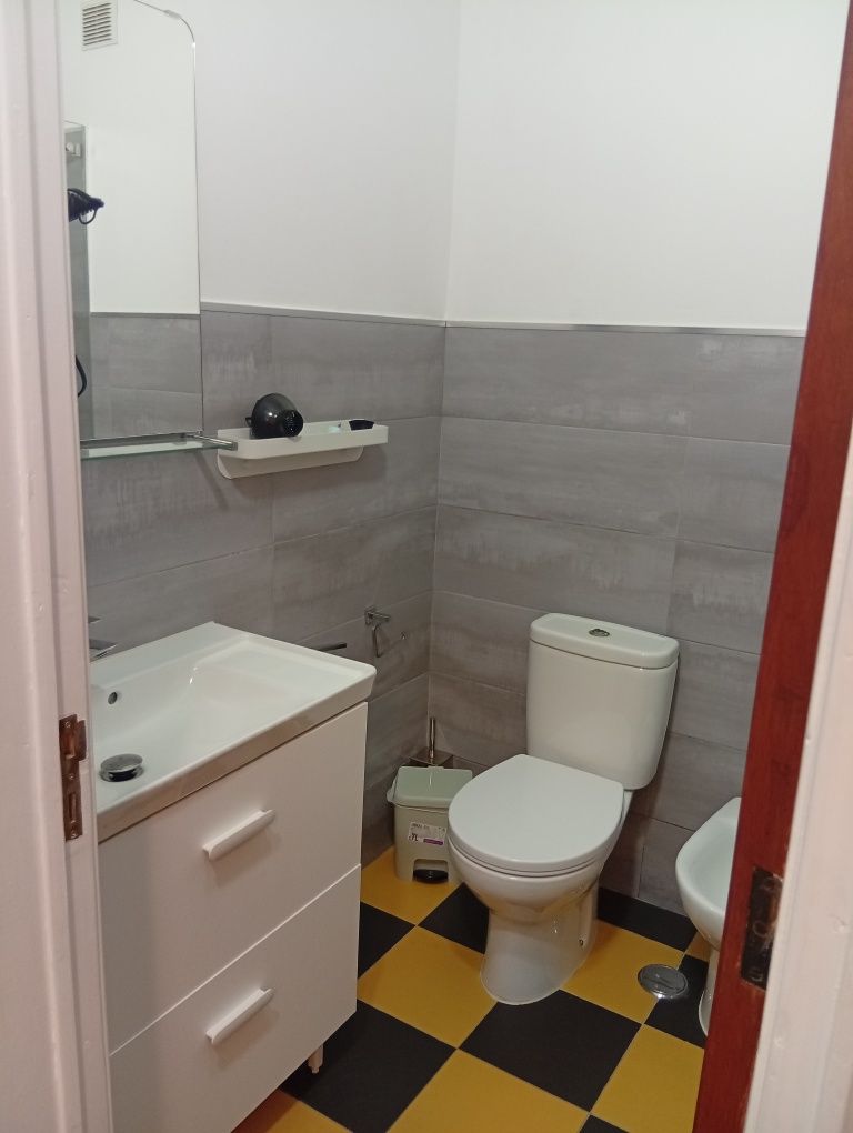Alugo Quarto Partilhado