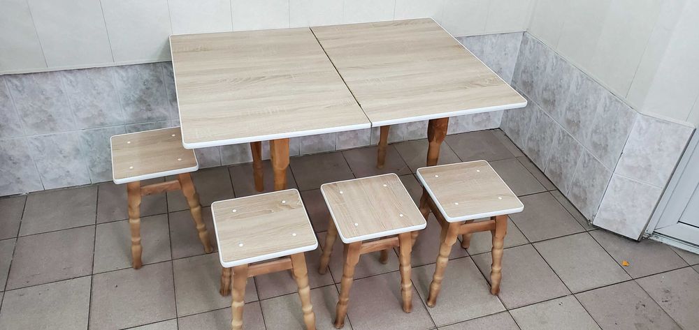 Кухонний стіл молочний. Розкладний стол та табурети. Склад магазин