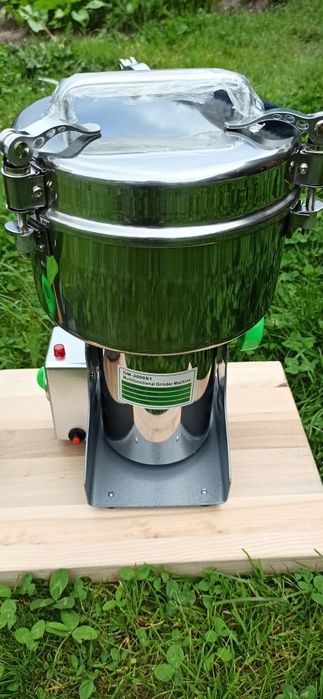 Великий,професійний млин,дробарка,подрібнювач,гріндер на 5000 грам.