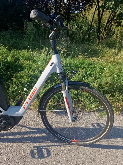 Cube Touring Hybrid 400 Easy Entry elektryczny rower trekkingowy Grey'