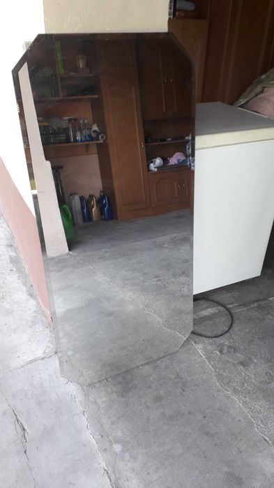 meble, drzwi, łóżko, stolik, żyrandol, obraz, stolik rtv, stary kufer