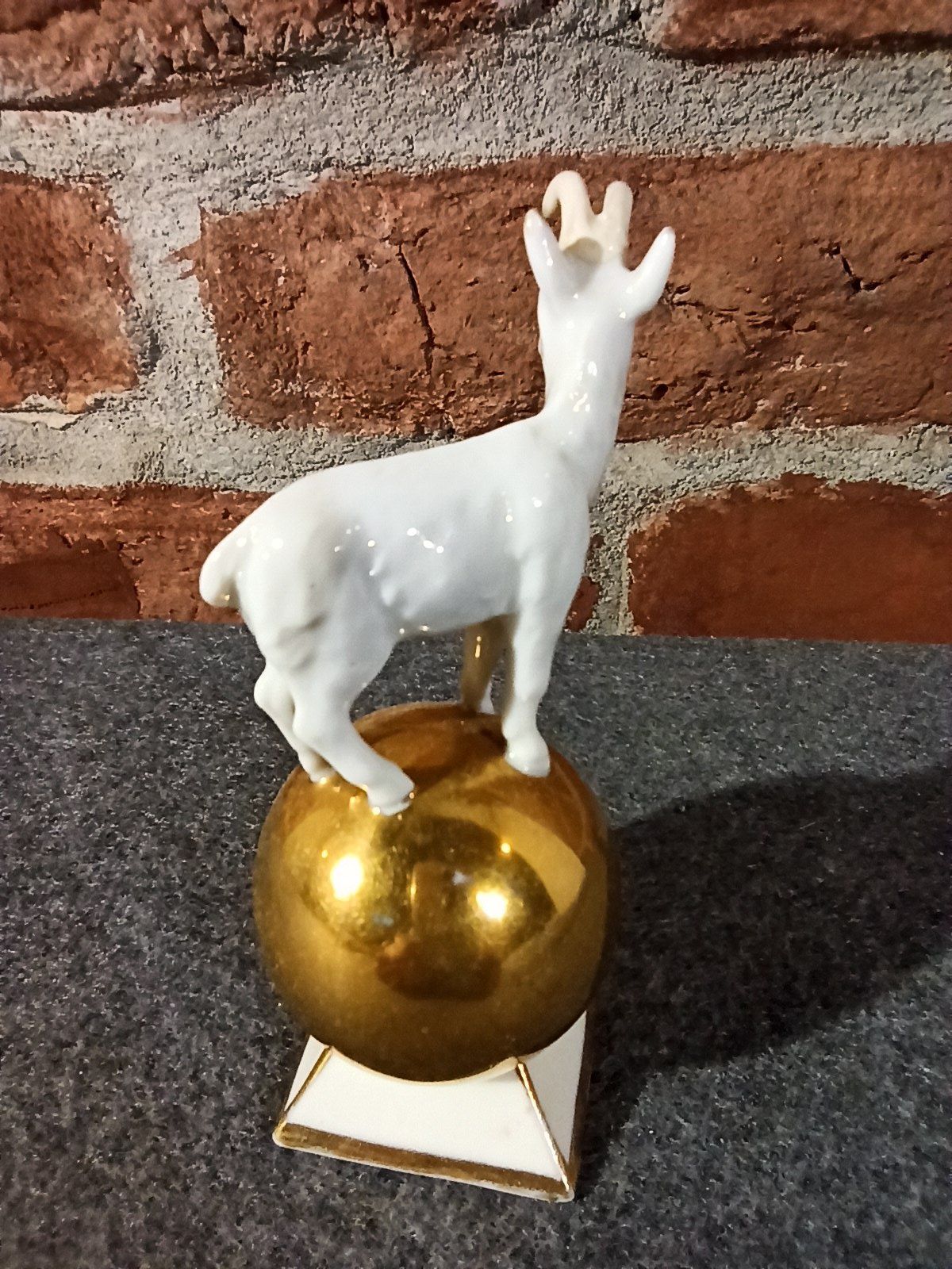 Porcelanowa Figurka Kozicy Carl Scheidig Gräfenthal Kolekcjonerska