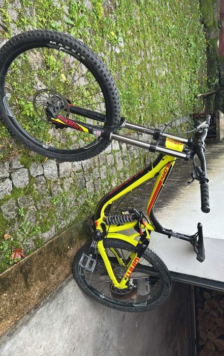 Bicicleta downhill