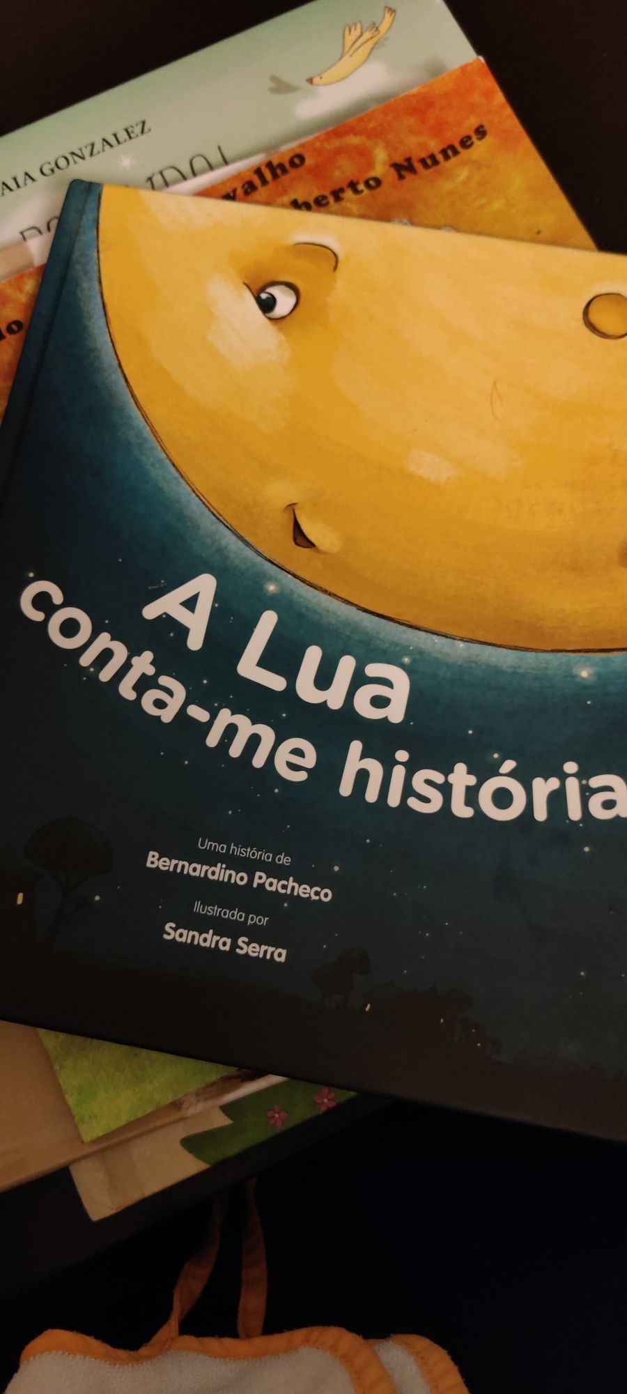 Livro a lua conta me historias