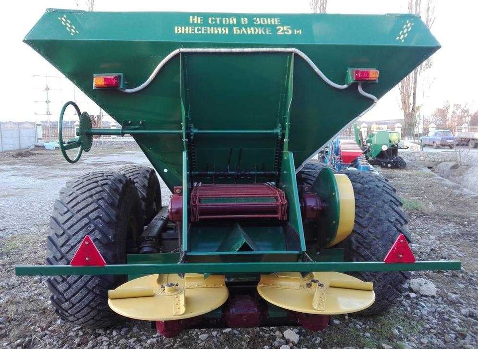 Розкидач мінеральних добрив МВУ-12! Від Заводу Виробника!