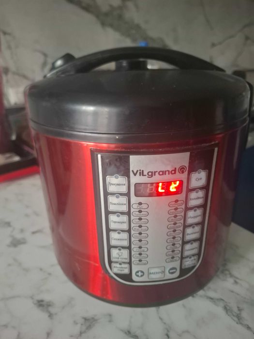 Мультиварка Vitek VT-4213 GY та Мультиварка Vilgrand VMC286