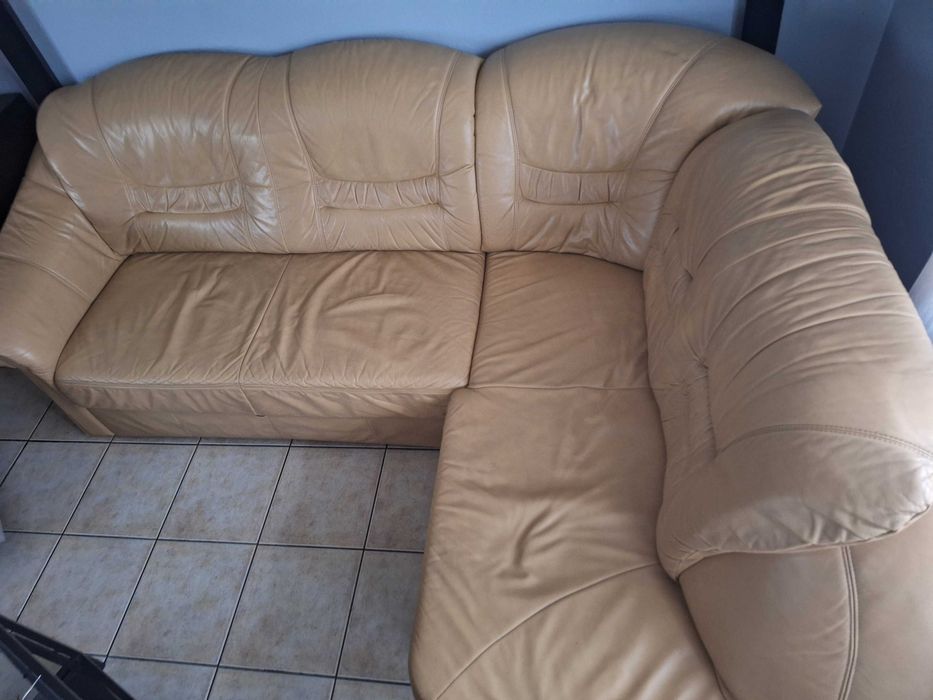 oddam za darmo sofę rogową skórzaną z fotelem w dobrym stanie