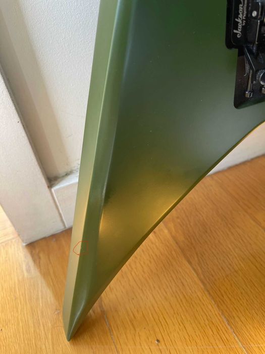 Jackson JS32 King V, Marshall Amplificador e Pedal Behringer OD300