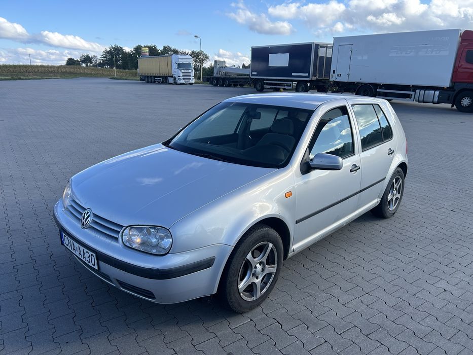 VW Golf IV 1.6 SR 5 drzwi alufelgi Nowe oplaty ROK 2 komplety kół 4