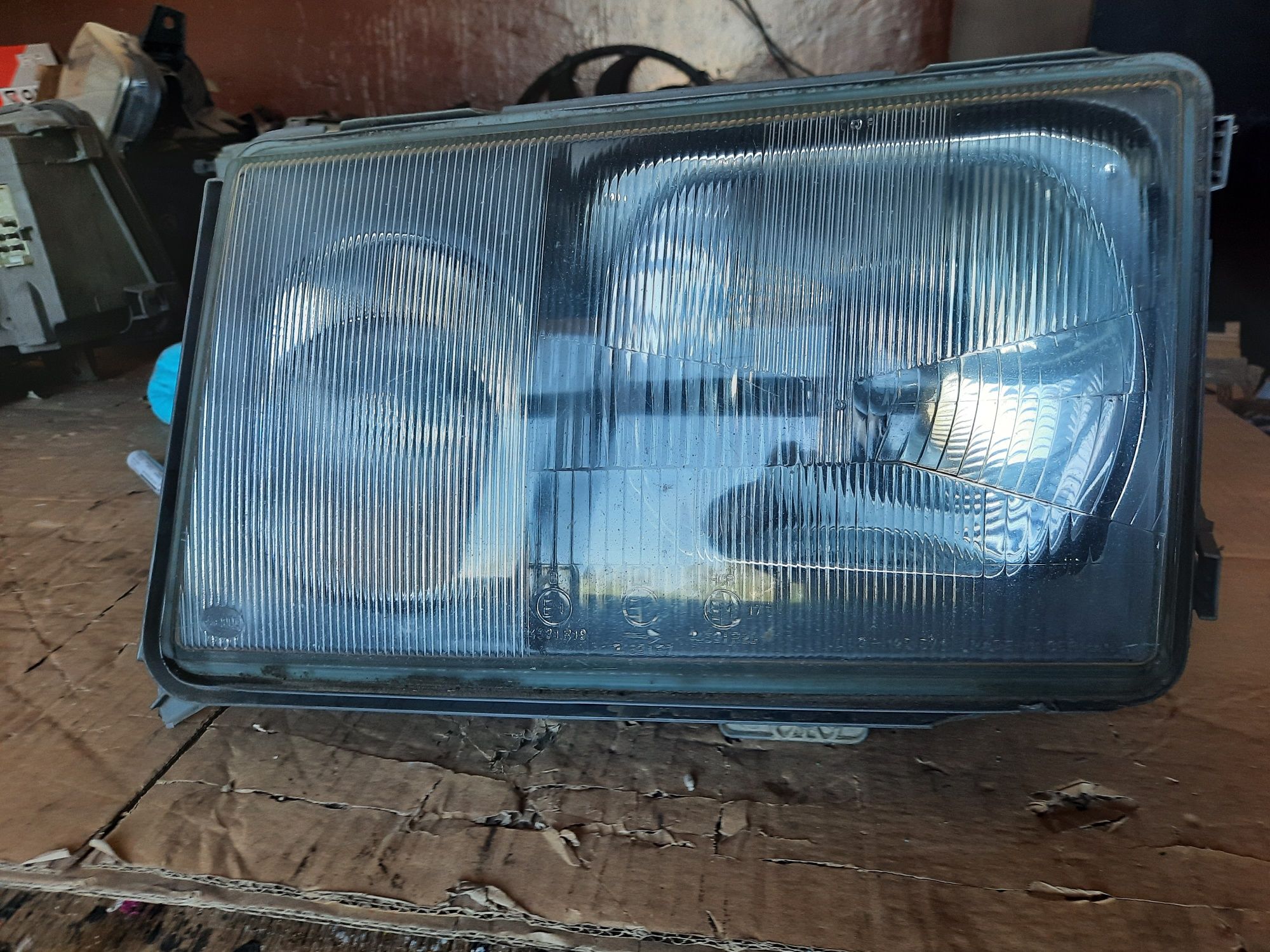 Lampa lewa przód Mercedes W124