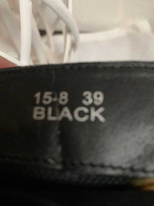 Botins pretos de Senhora