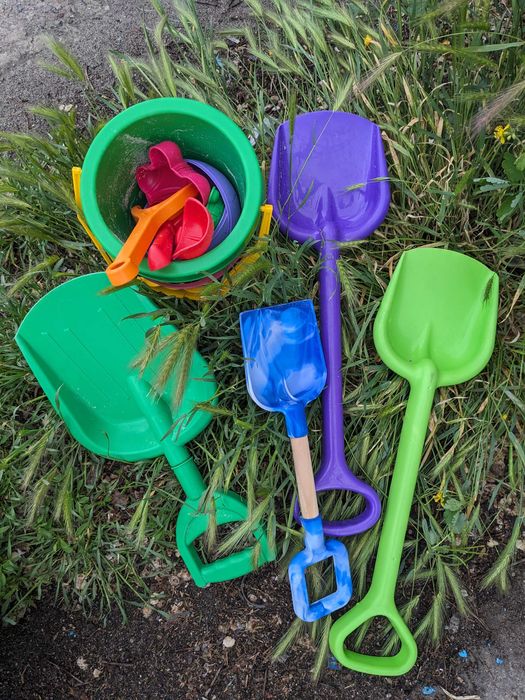 игрушки для песочницы и мячики надувные