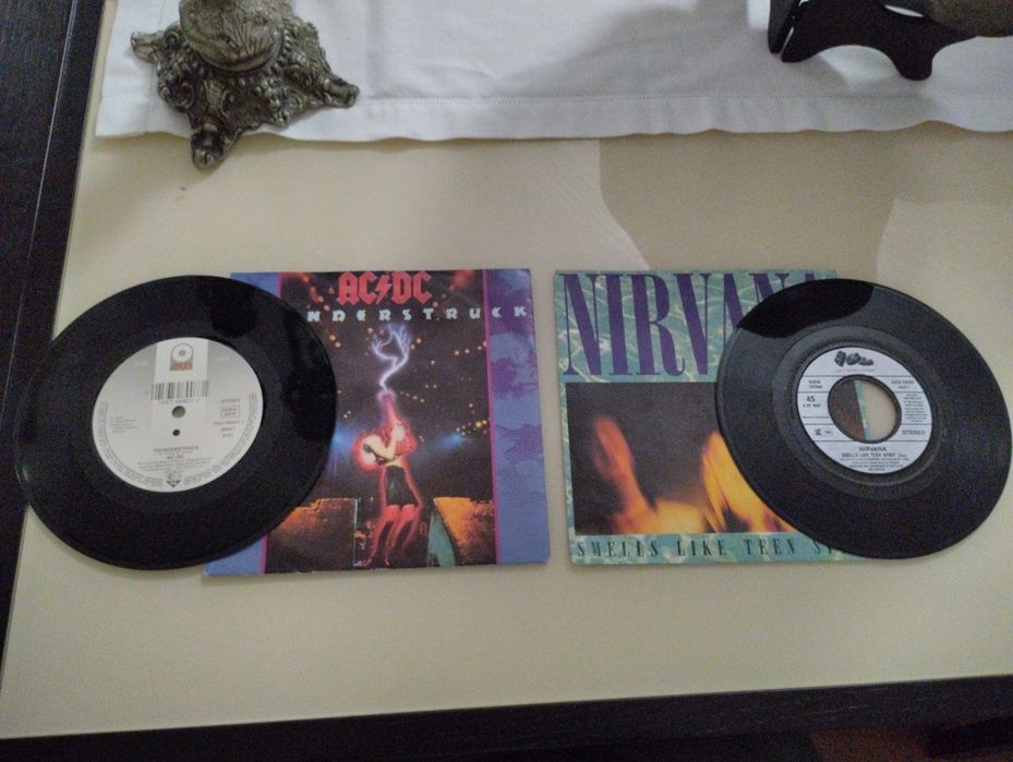 Singles dos ac/DC e nirvana