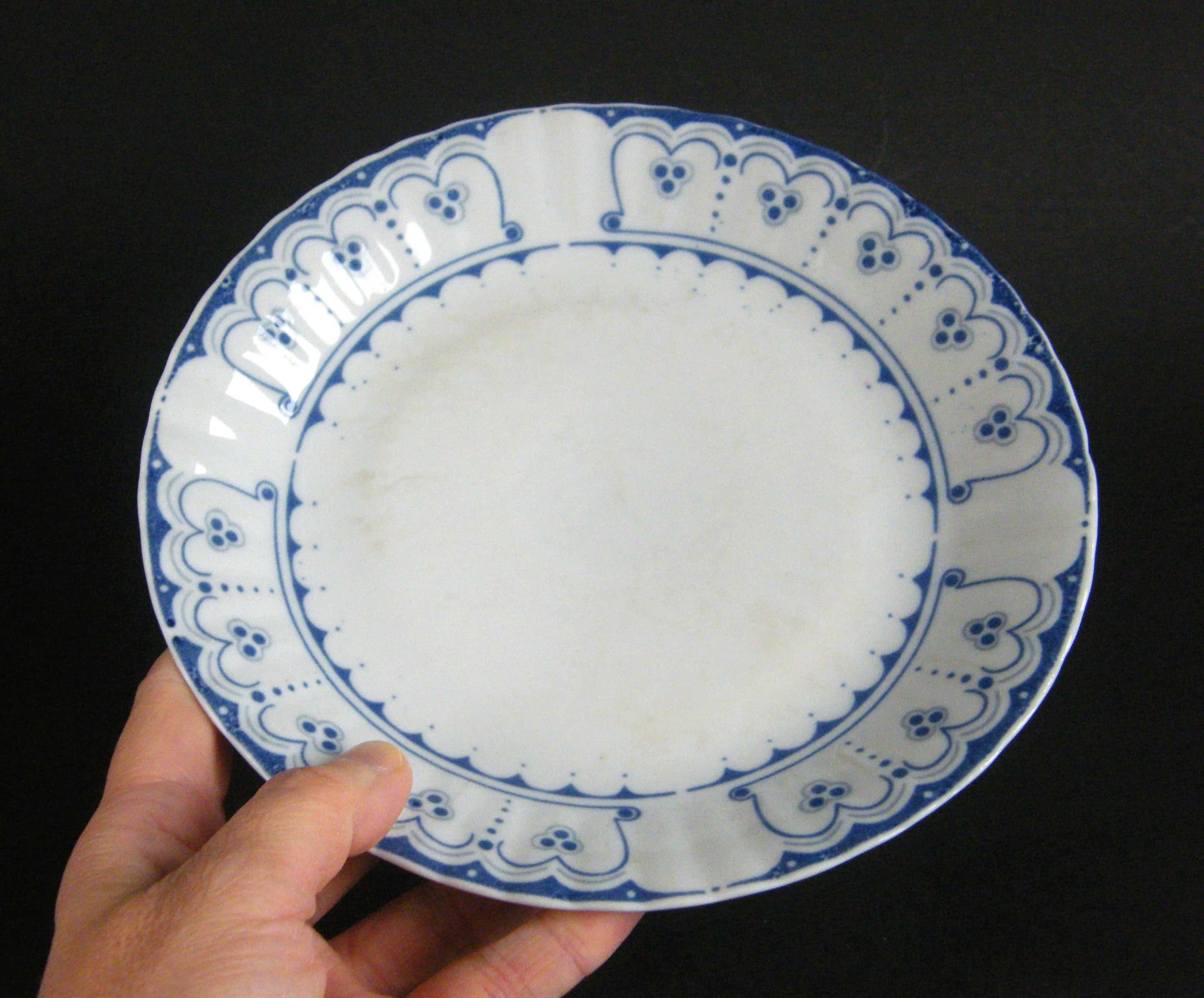 Deserowy talerzyk z niebieskim wzorem Chodzież