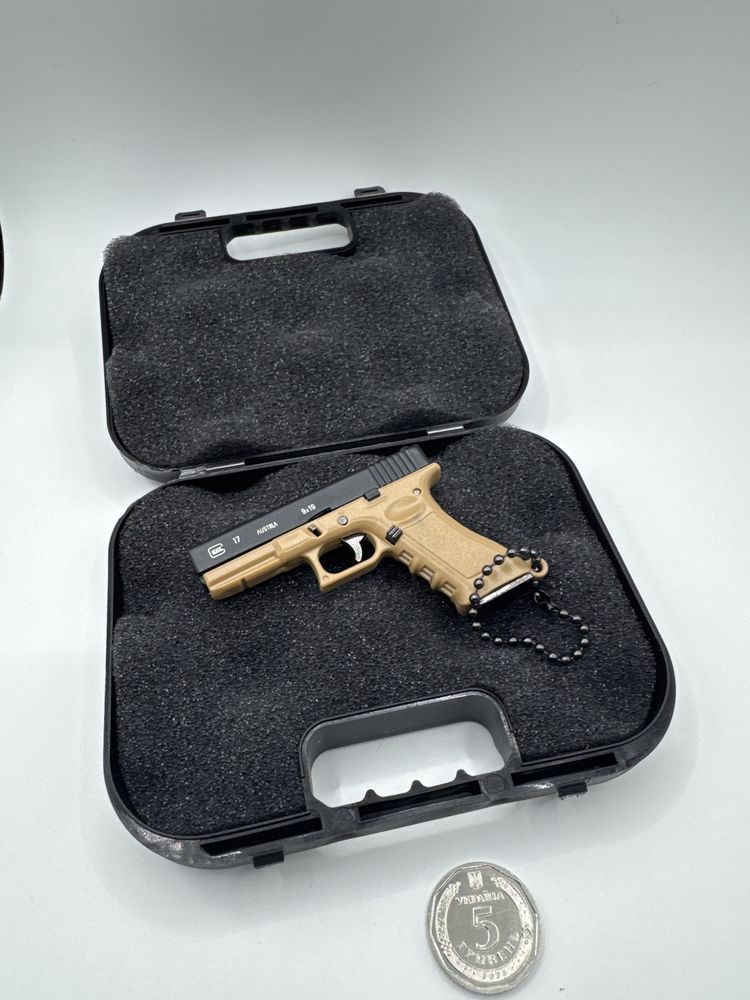 Игрушки-антистресс, увесистый брелок GLOCK 1:3, движущиеся части