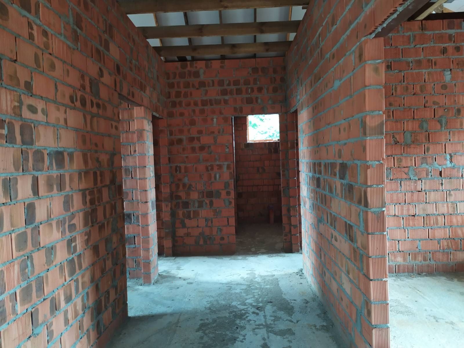 Продам дом в Обуховке рядом с лесом.