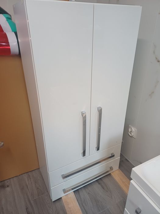 Szawka z umywalką I szawka wisząca