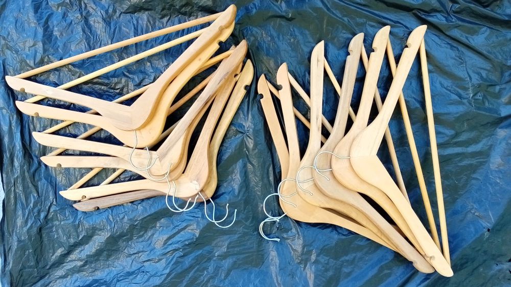 Conjunto 12 cabides de madeira