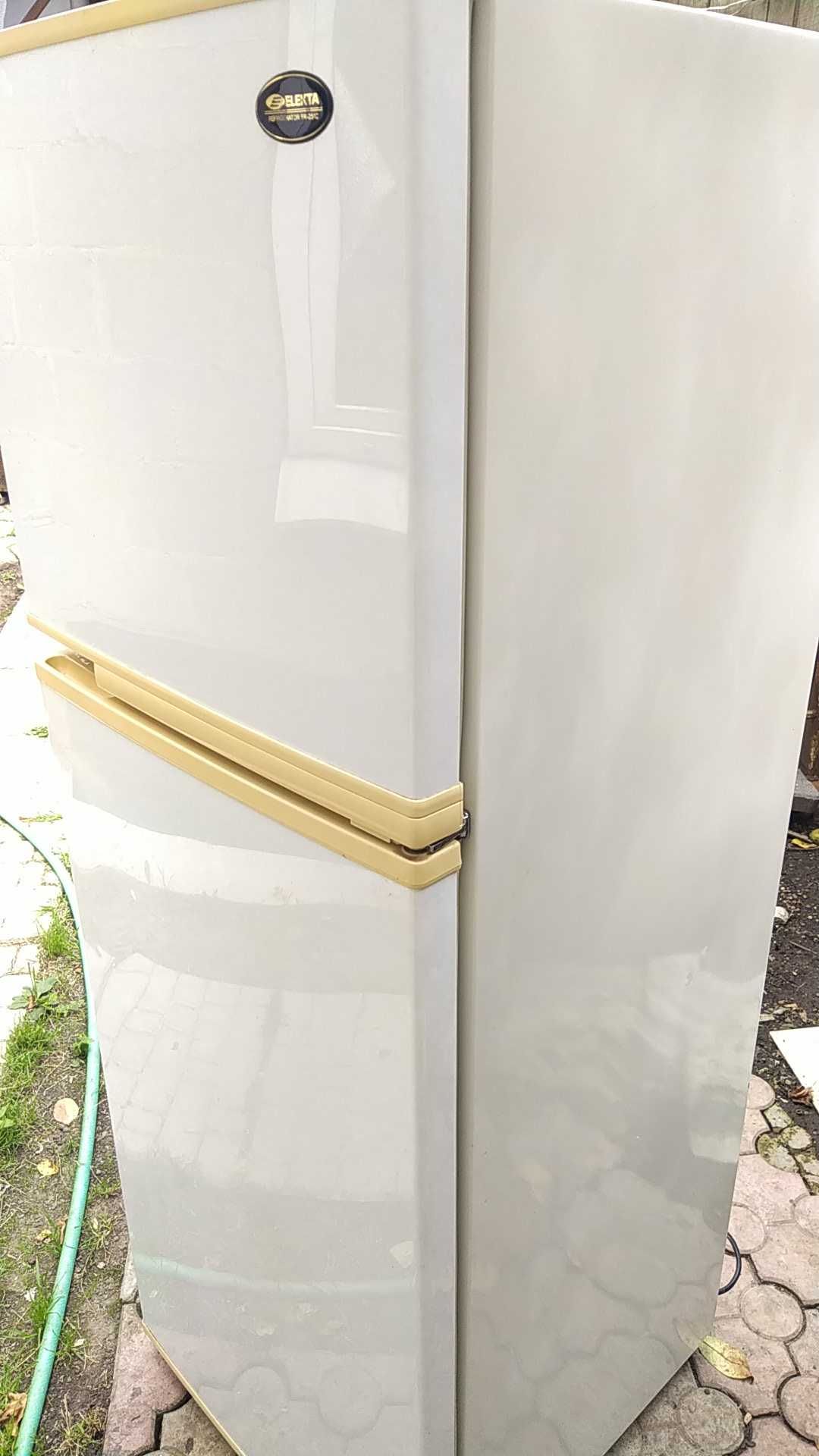 Японский холодильник ELEKTA, No-Frost, рабочий, надёжный. выс. 1.5м.