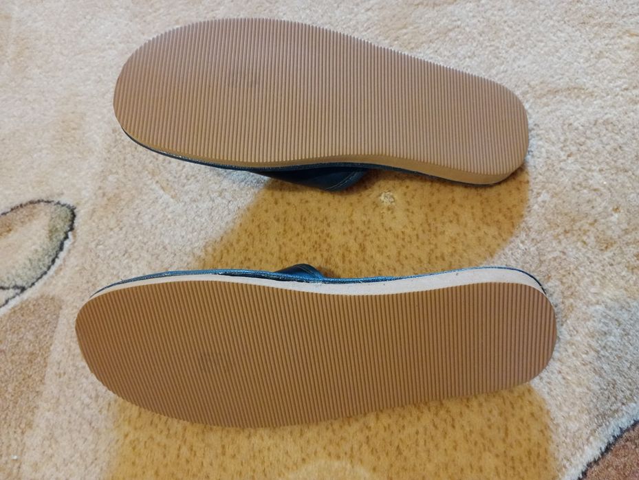 Kapcie męskie w kolorze niebieskim rozmiar 43