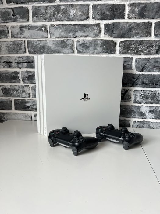 Ps4 pro 1 tb Белая - 19 игр, 2 джойстика -white