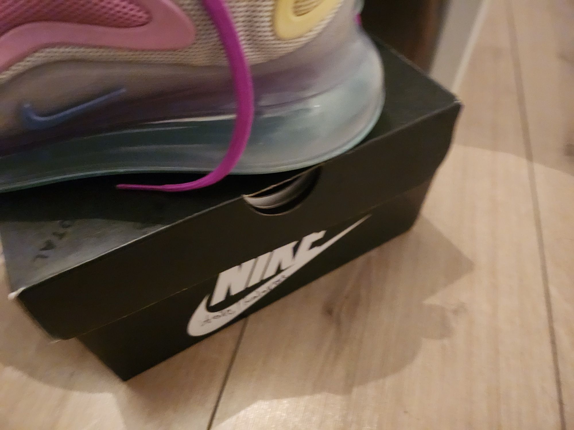 Nike AirMax 720 r. 40