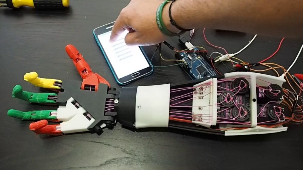 Projeto mão robótica, bionica, arduino, smartphone android