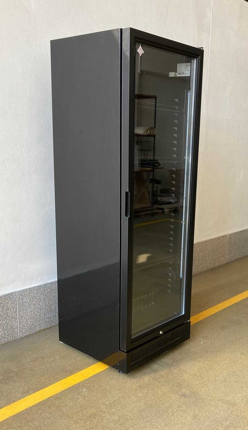 Vitrine armário vertical refrig, bebidas laticinios ou charcutaria.
