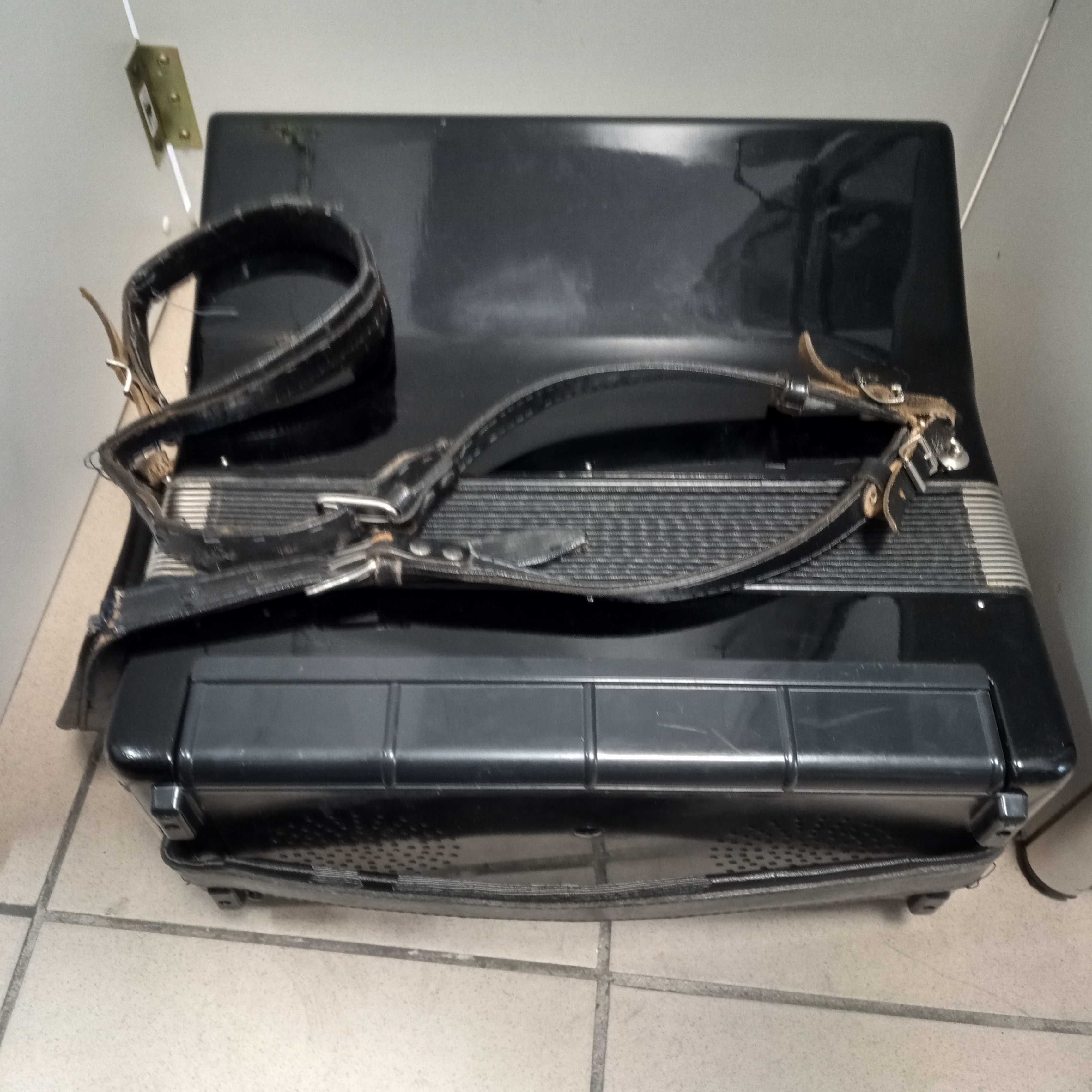 Akordeon Weltmaister Caprice 80 basów (koncertowy)