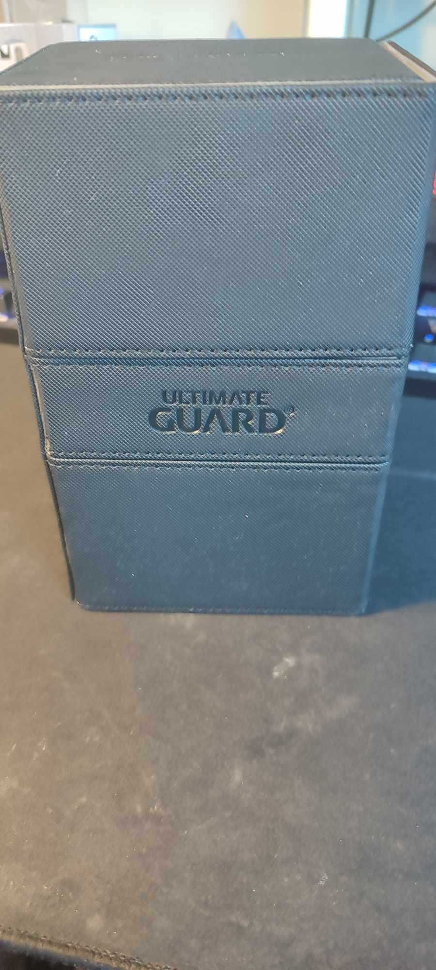 Pudełko na karty  Ultimate Guard