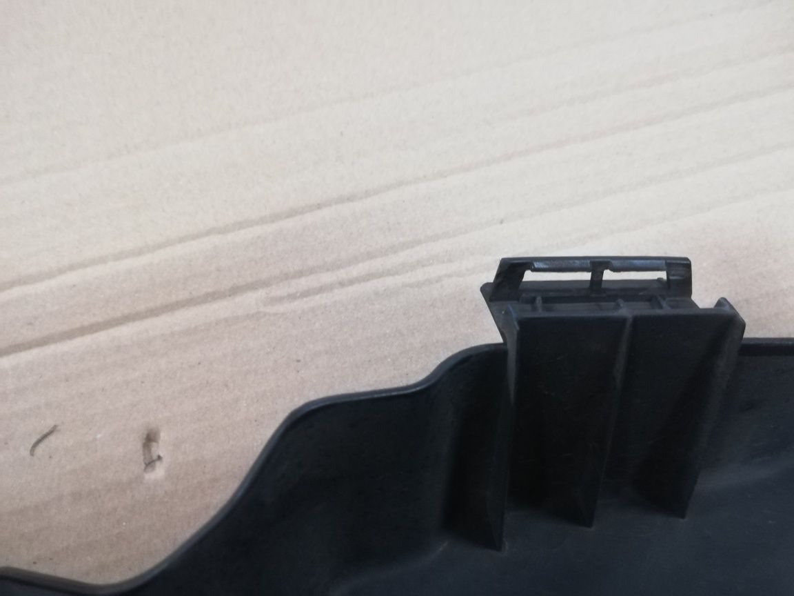 Maskownica osłona pasa przedniego grilla zamka Ford Focus mk2 lift