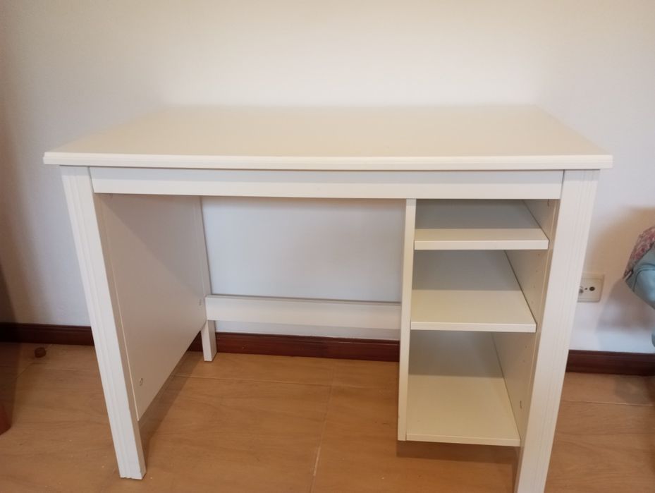 Secretária IKEA...
