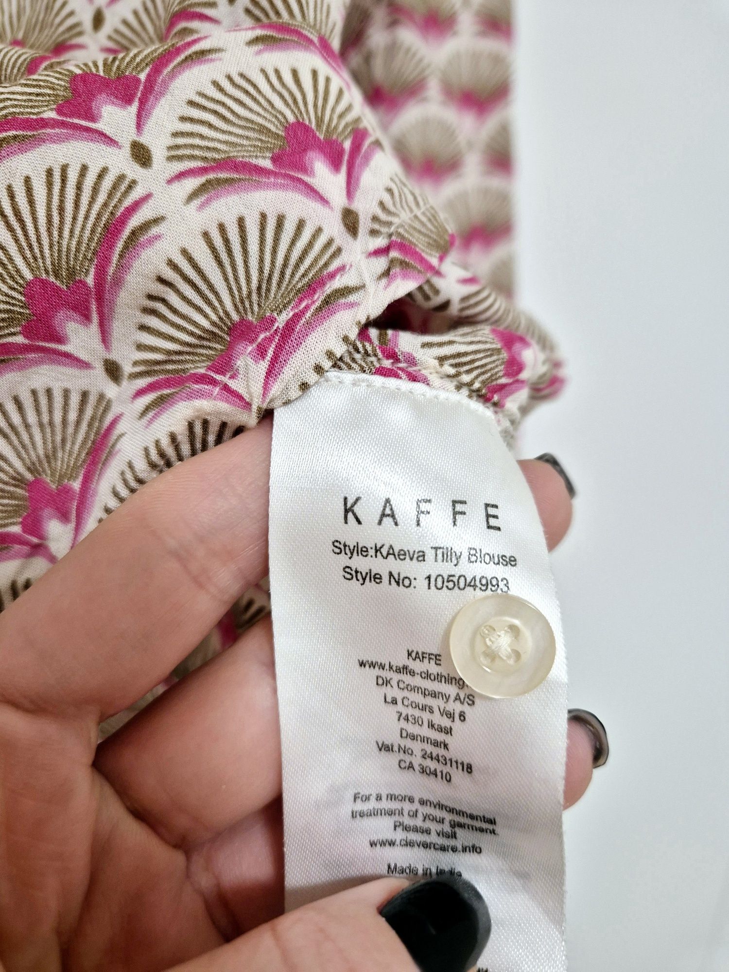 Beżowo różowa bluzka z dekoltem w serek Kaffe 40 L 100% modal