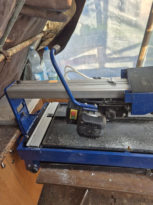 Przecinarka (piła) do płytek stołowa, woda.