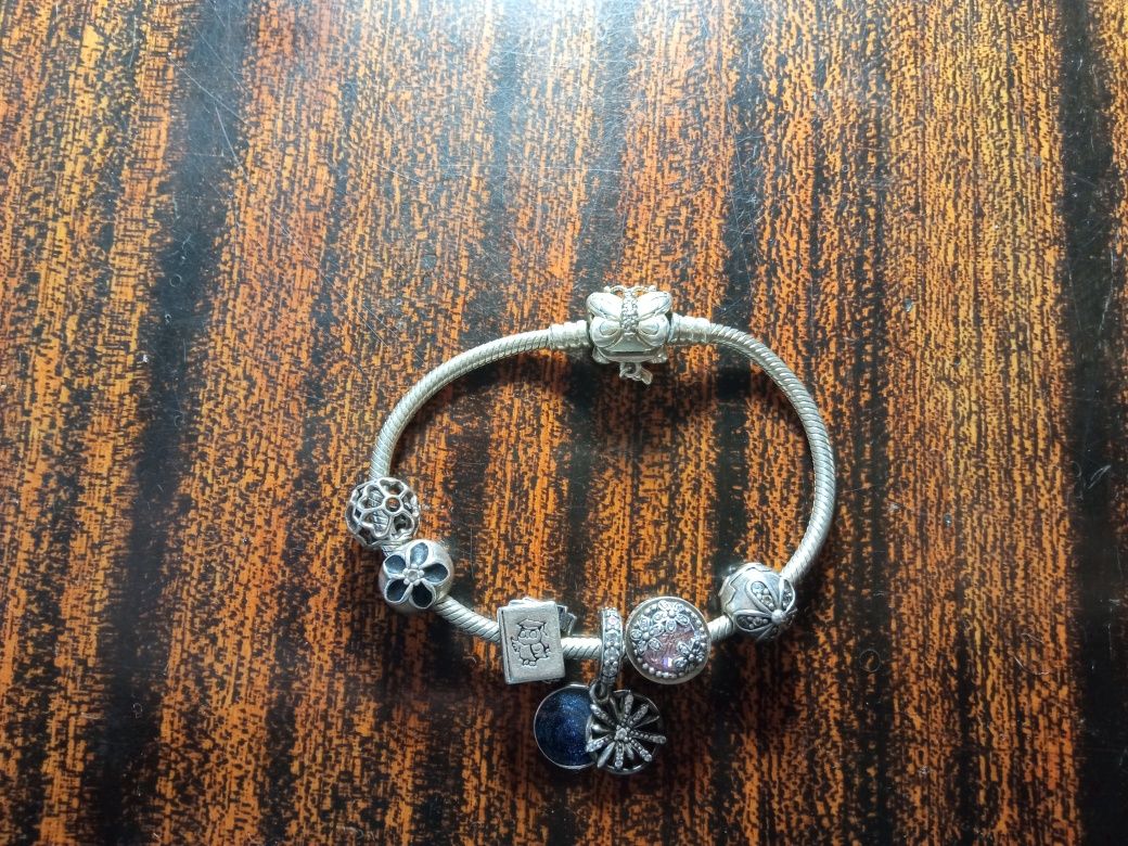 Оригінальний браслет та шарми Pandora