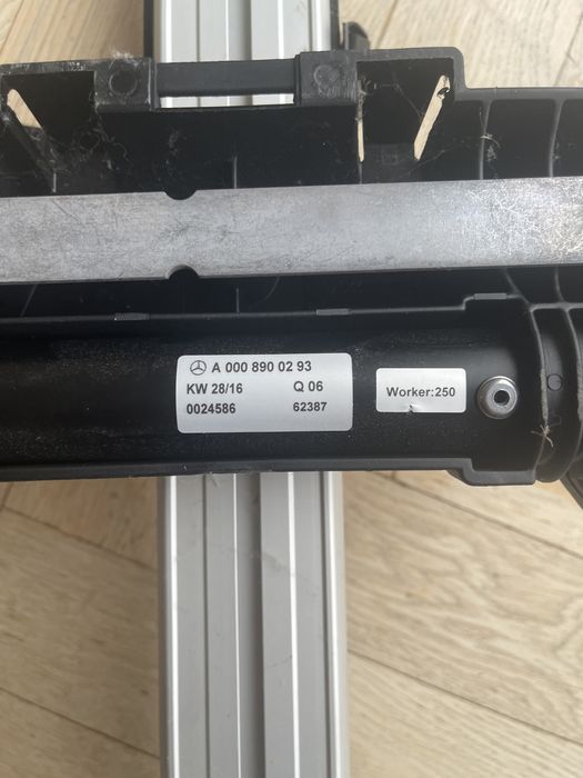 Bagaznik dachowy do mercedes w 213 marki mercedes ,na 3  rowery .