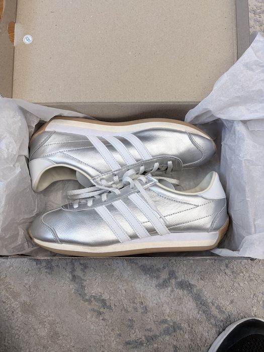 Adidas pele prateadas 38