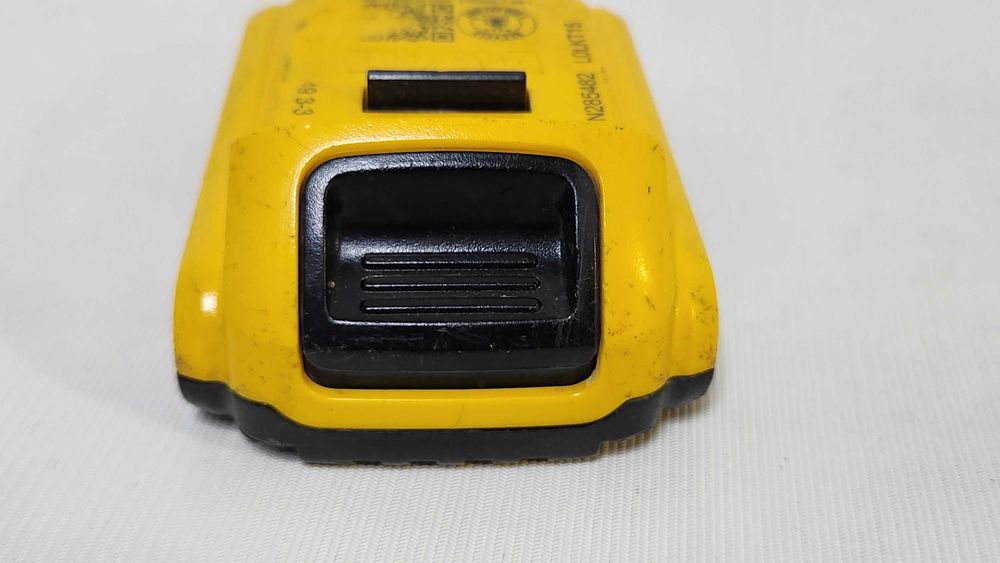 Акумулятор Dewalt DCB203 2ah 2020 рік з США оригінал