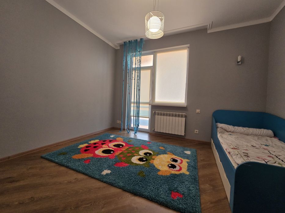 ПРОДАЄТЬСЯ об'ємна 5 кімнатна трирівнева квартира в ЖК Сакура /Ужгород
