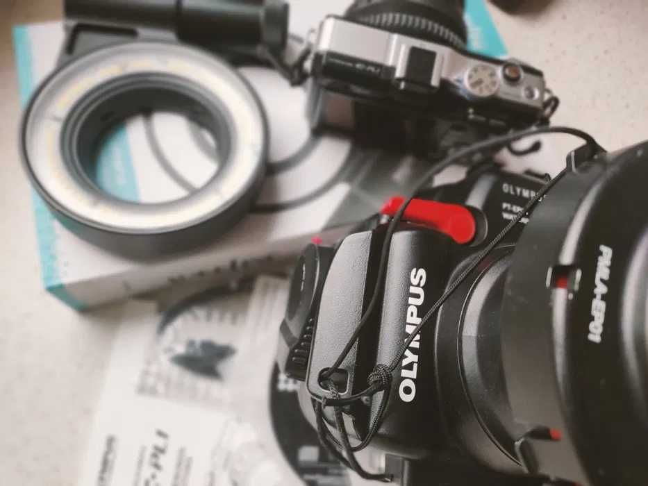 Zestaw do fotografii podwodnej Aparat Olympic + obudowa + oświetlenie,