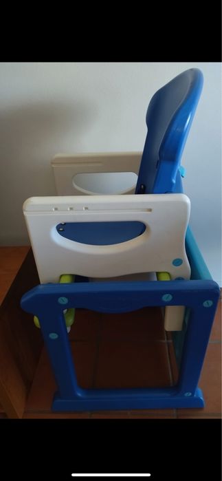 Cadeira de papa convertível em mesa