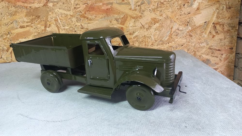 Zabawka dla dzieci z czasów prl-u ZIS-150