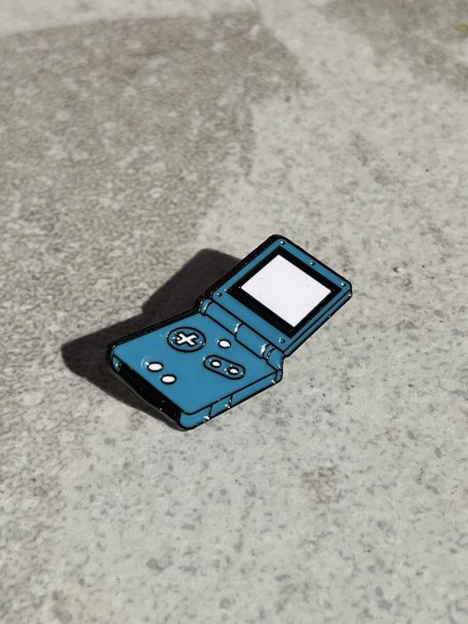 Pin Estilo “Game Boy Advance” - Novo, Selado