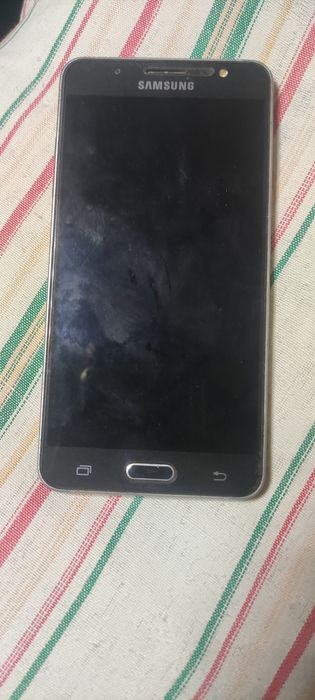Телефон Самсунг j5