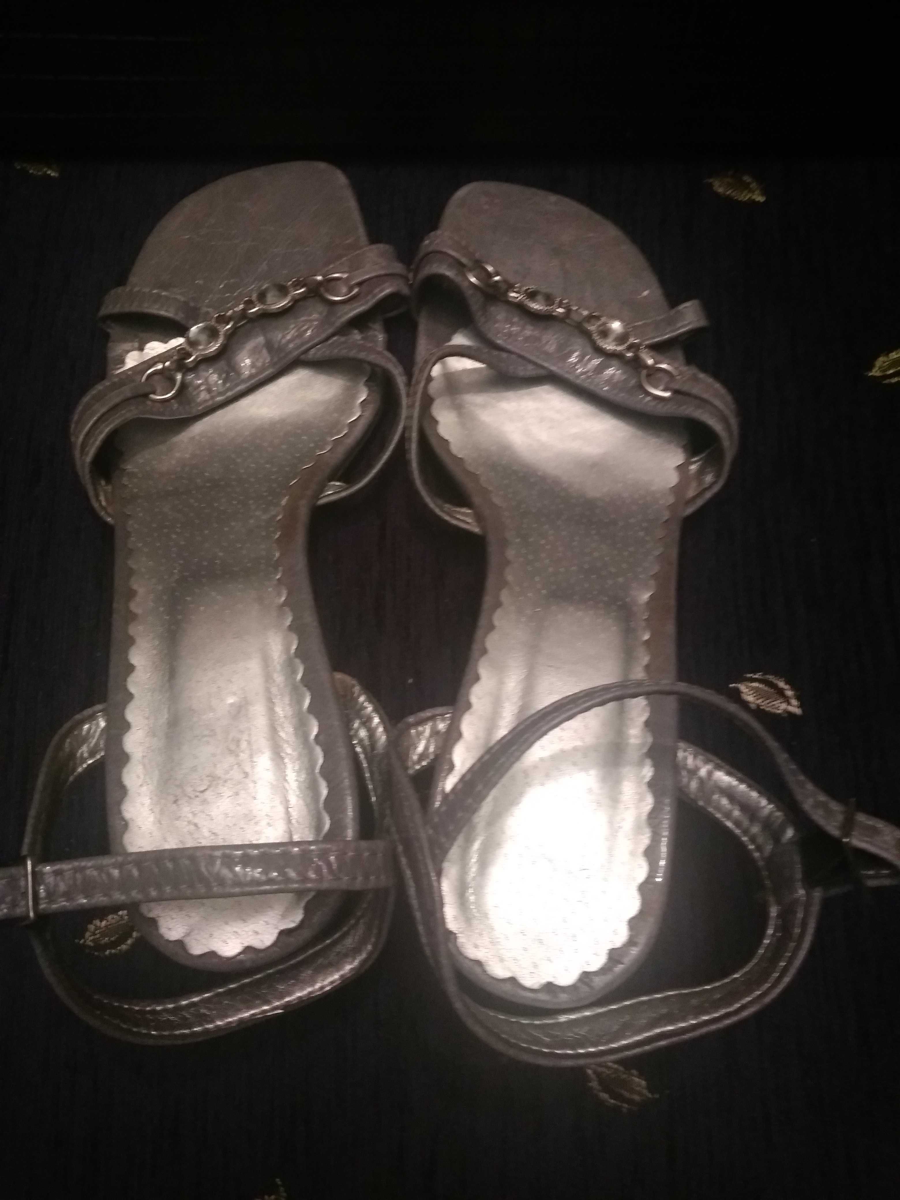 Sandałki r. 40 srebrne buty na lato