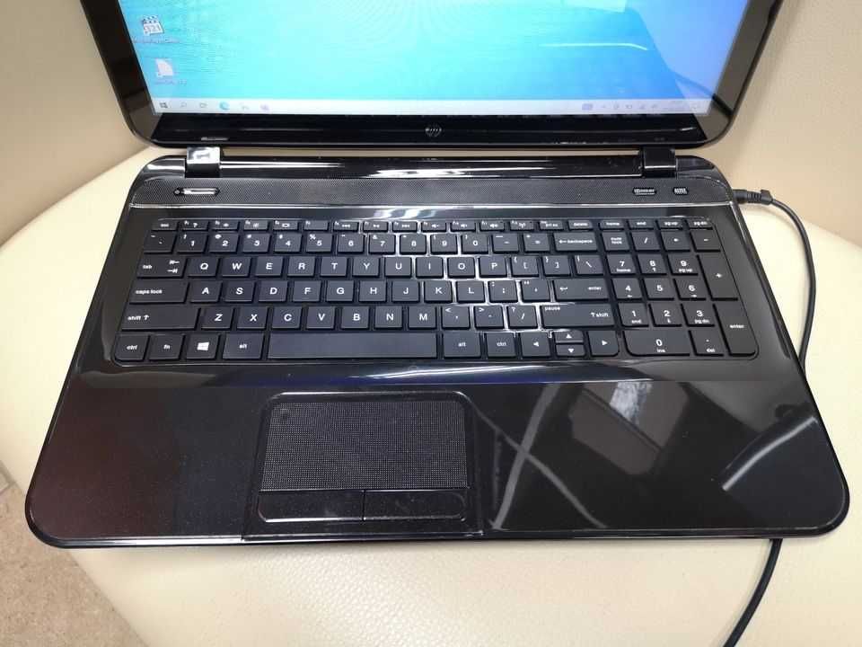 Laptop HP Pavilion 15 i5-3337U 2x1,8 GHz 8GB SSD 256GB 15,6" HD Win 10