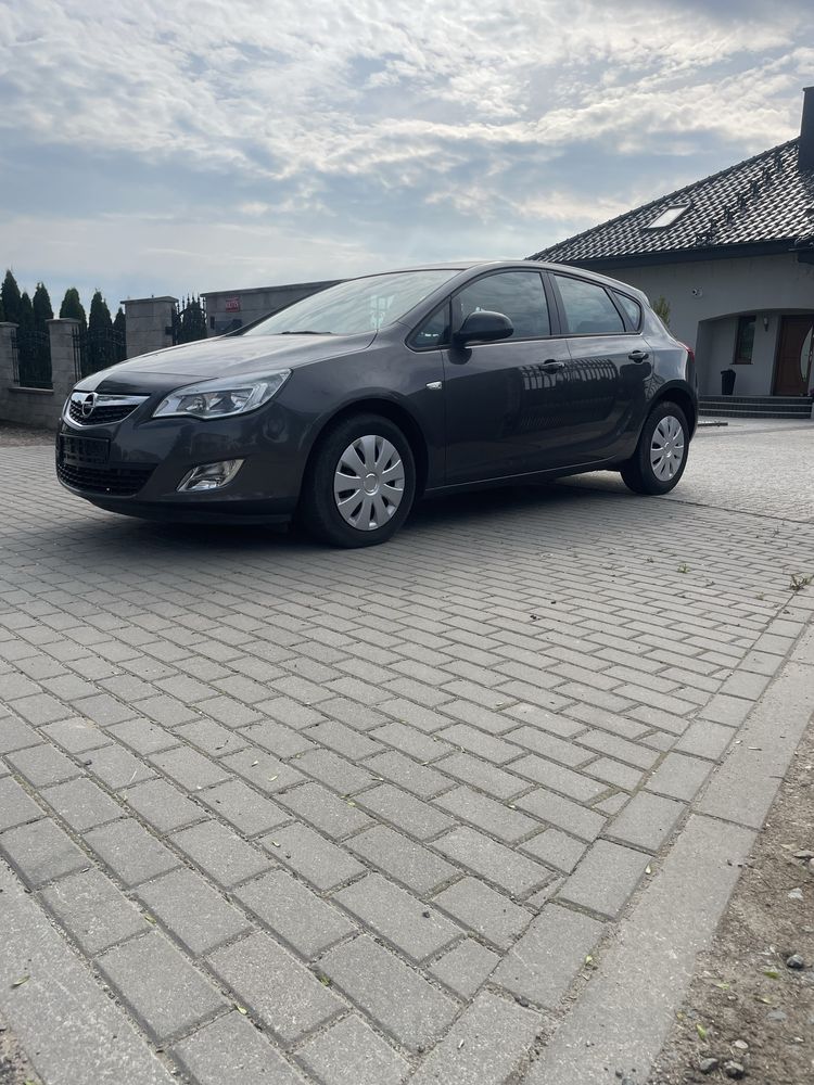 Astra J 2010 r 1.4 turbo 184 tys km