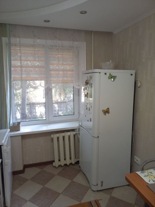 Здам гарну 3 кімнатну квартиру , р-н Інст.Зв'язку  8500+ комунальні  !