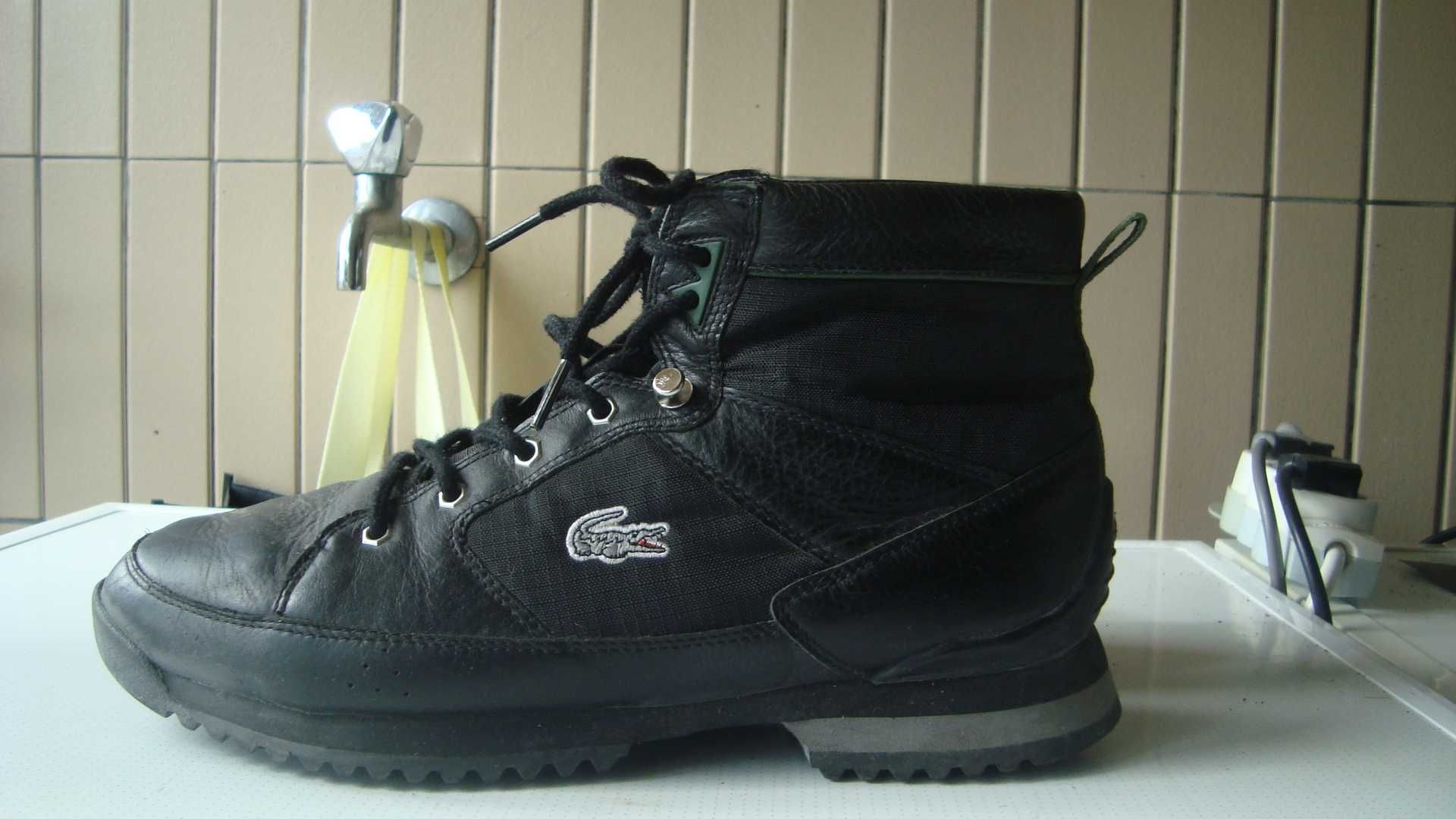 Bota de marca Lacoste de homem